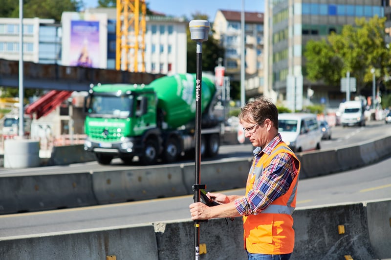 Trimble-R12_TSC7_Urban_084